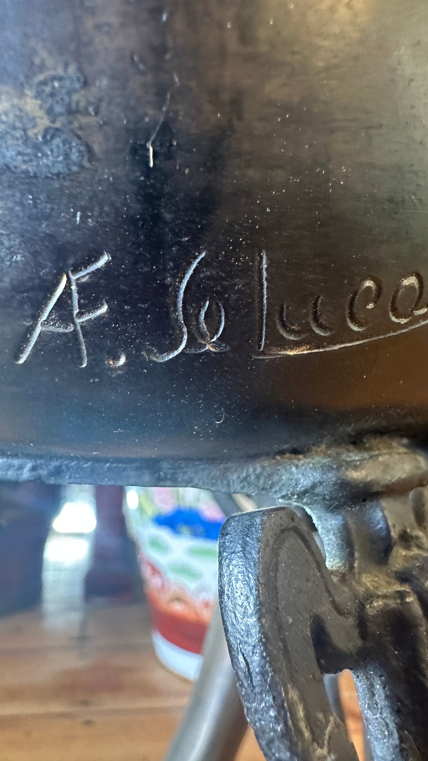Bronze Art Deco - lady seated on stool, after Ferdinando de Luca (Italy) signed to rear