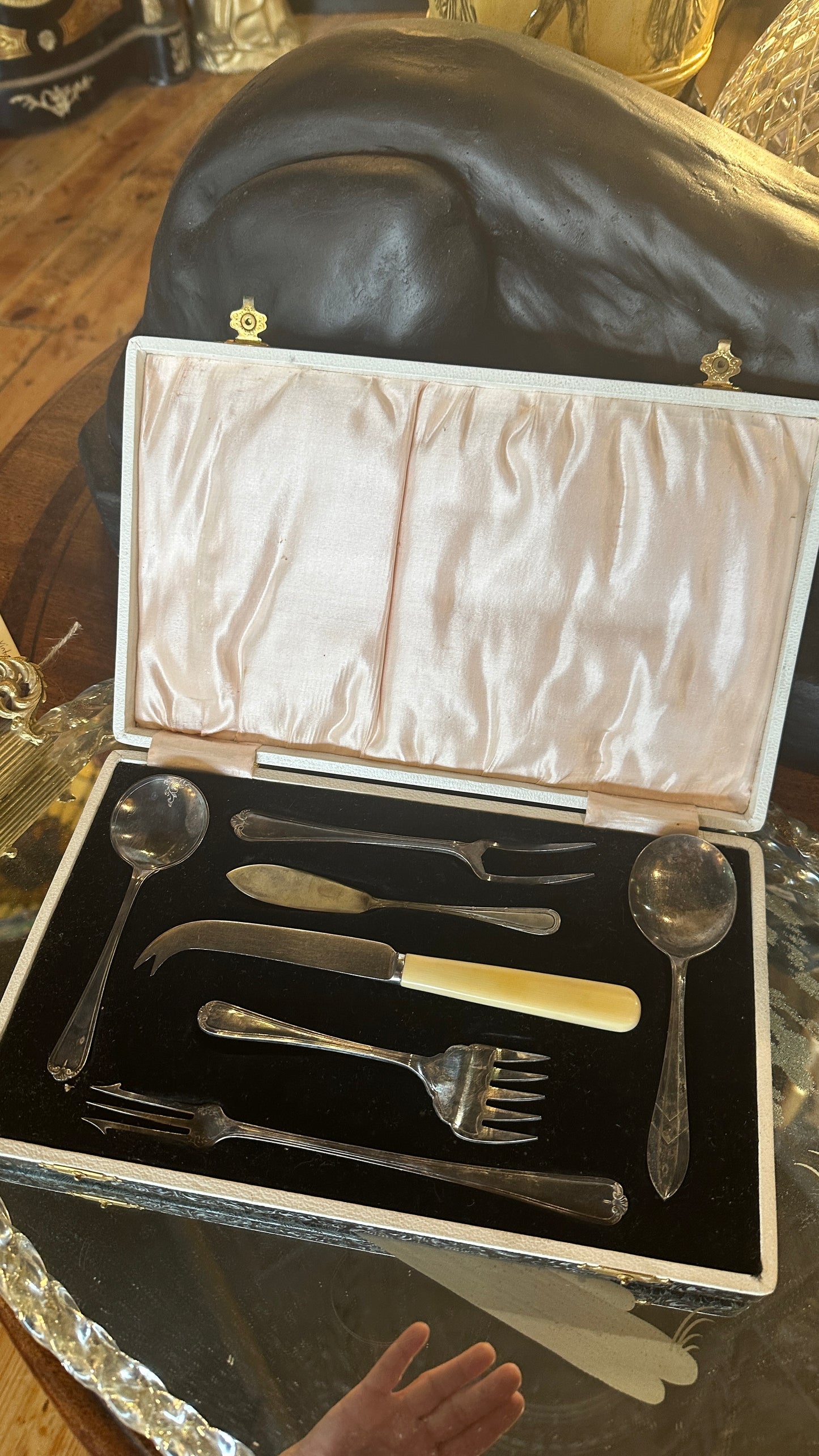 Vintage cased silver-plated serving set, Sheffield England