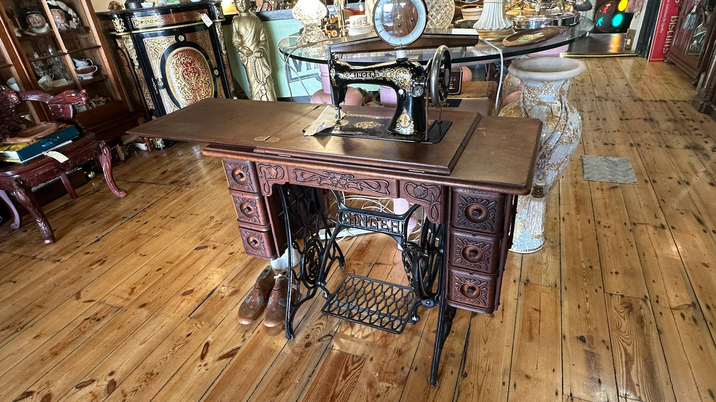 Antique 1906 Singer Treadle Sewing Machine Cabinet | 6-Drawer Embossed Oak Parlour Table in Fully Serviced Working Condition!