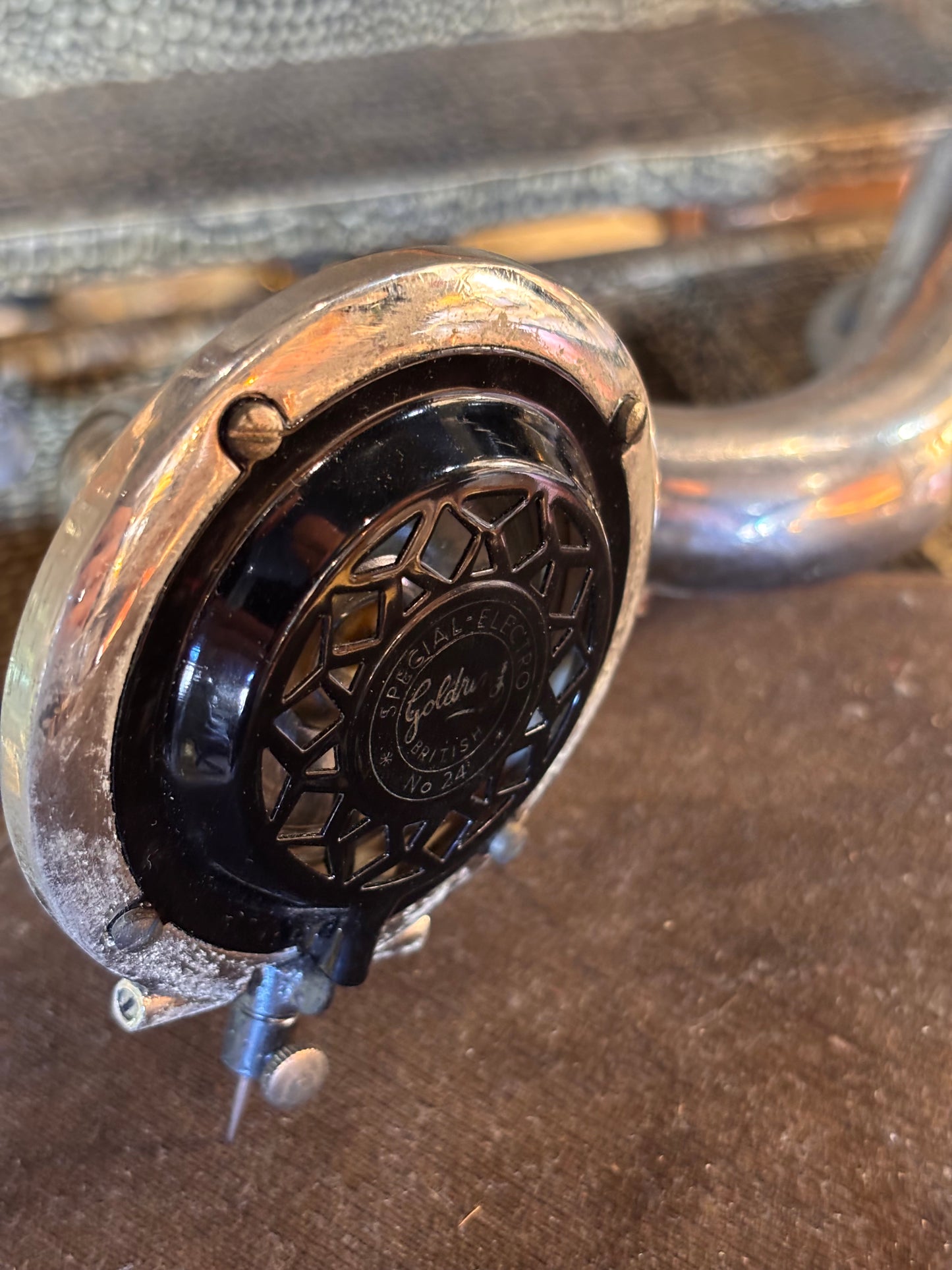 Vintage Goldring Portable Gramophone – 1930s Crocodile-Case Hand-Crank Phonograph