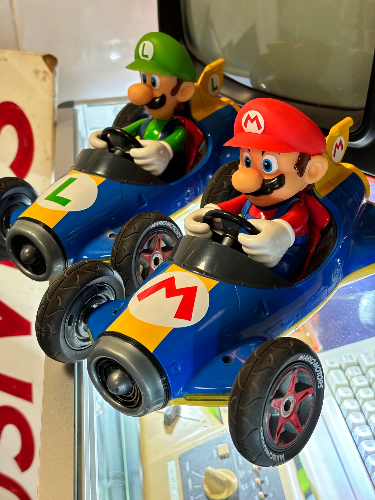 Mario Kart RC Mario & Luigi Collectables Mach 8 Karts c2018