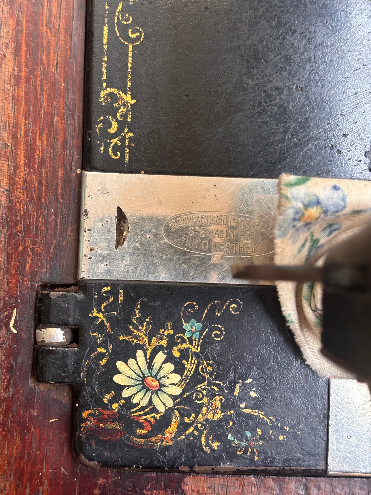 Antique Wertheim Hand Crank Sewing Machine c1900 – Frankfurt Germany with Wooden Case