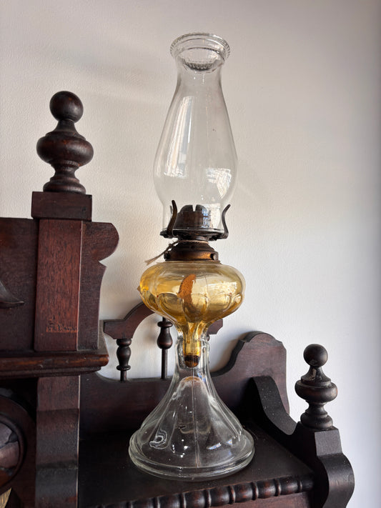 Antique Amber Glass Oil Lamp with Clear Chimney – Victorian Kerosene Lamp 47 cm