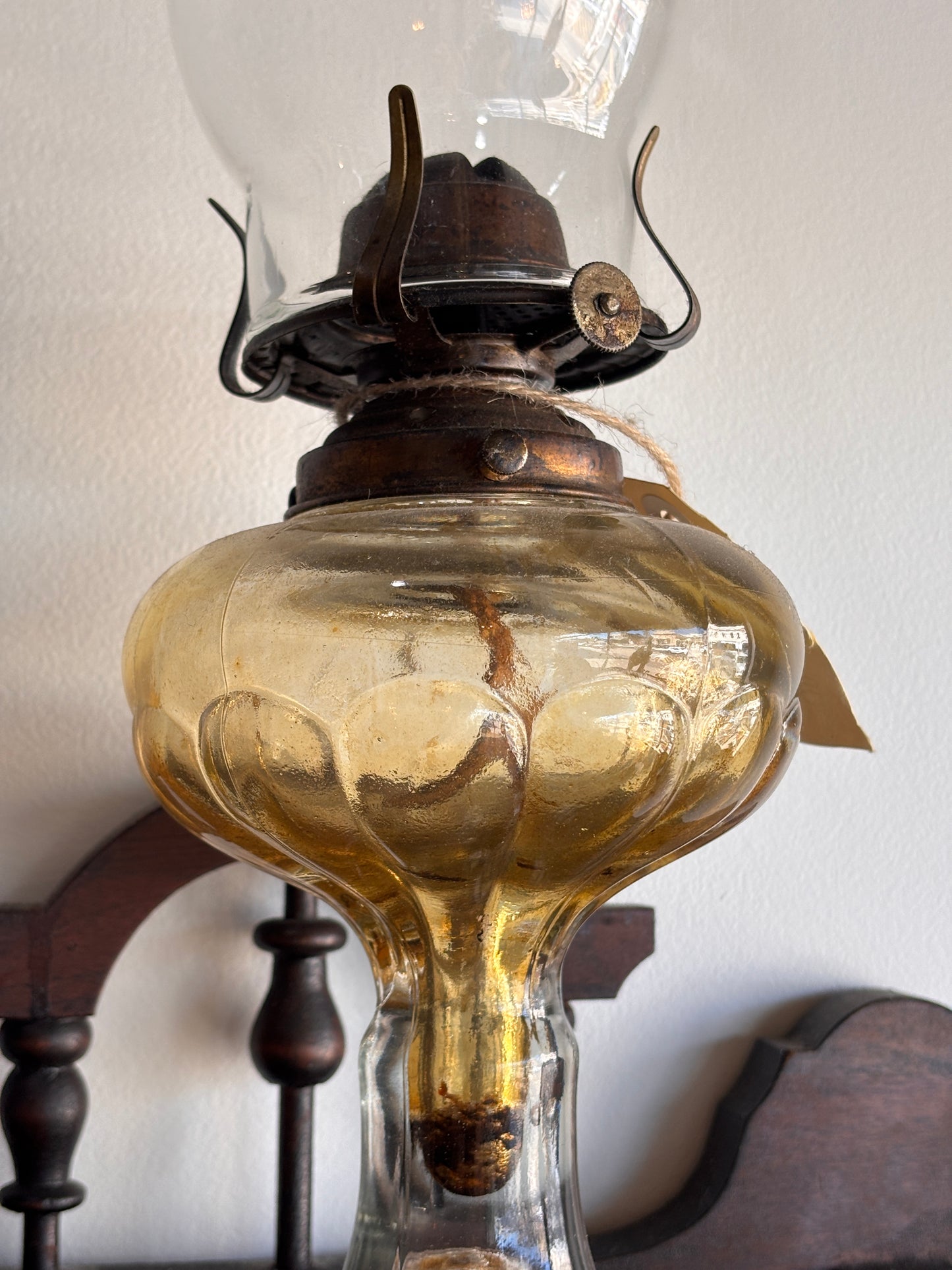 Antique Amber Glass Oil Lamp with Clear Chimney – Victorian Kerosene Lamp 47 cm