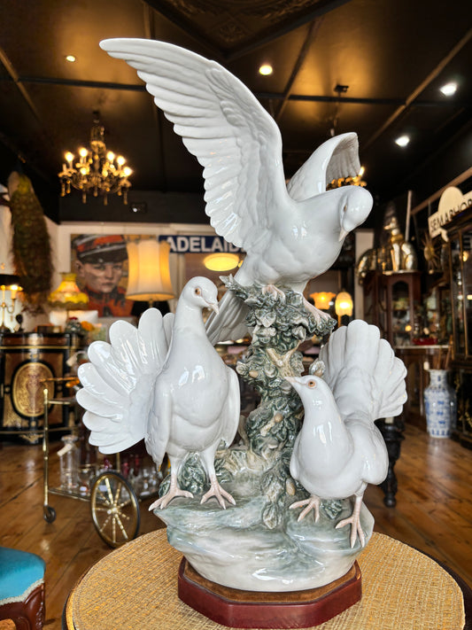 Lladro Scene in Fine Porcelain Depicting Three Doves