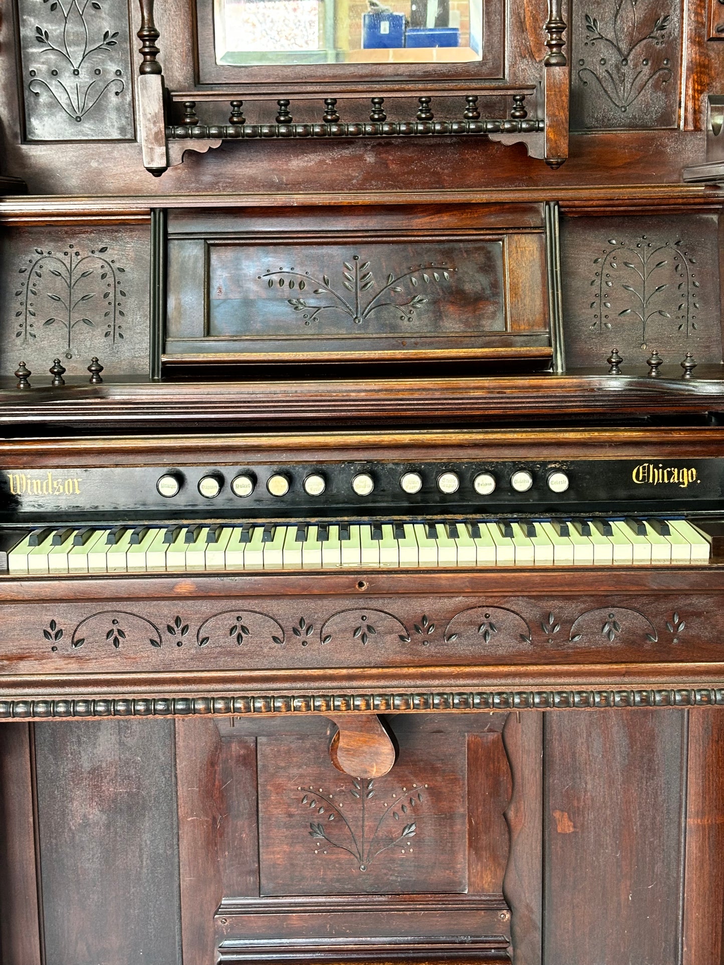 Upright Victorian Style Windsor Pump Organ, Made in Chicago c1890s