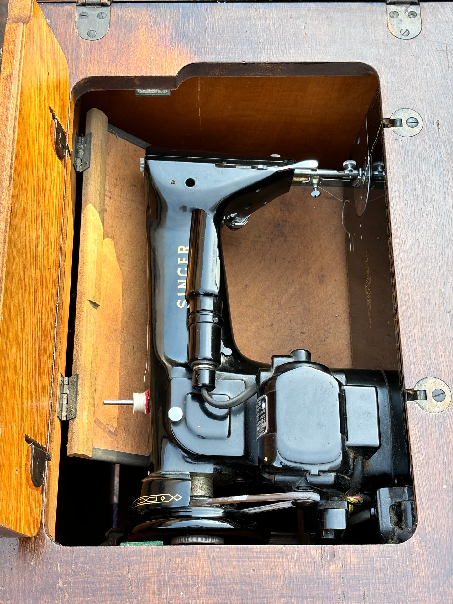 Vintage Singer Sewing Machine with Cabinet, 1954