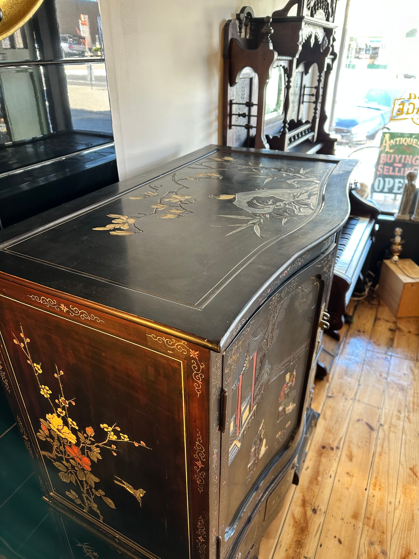 Chinese Black Lacquered Cabinet with Stunning Decoration