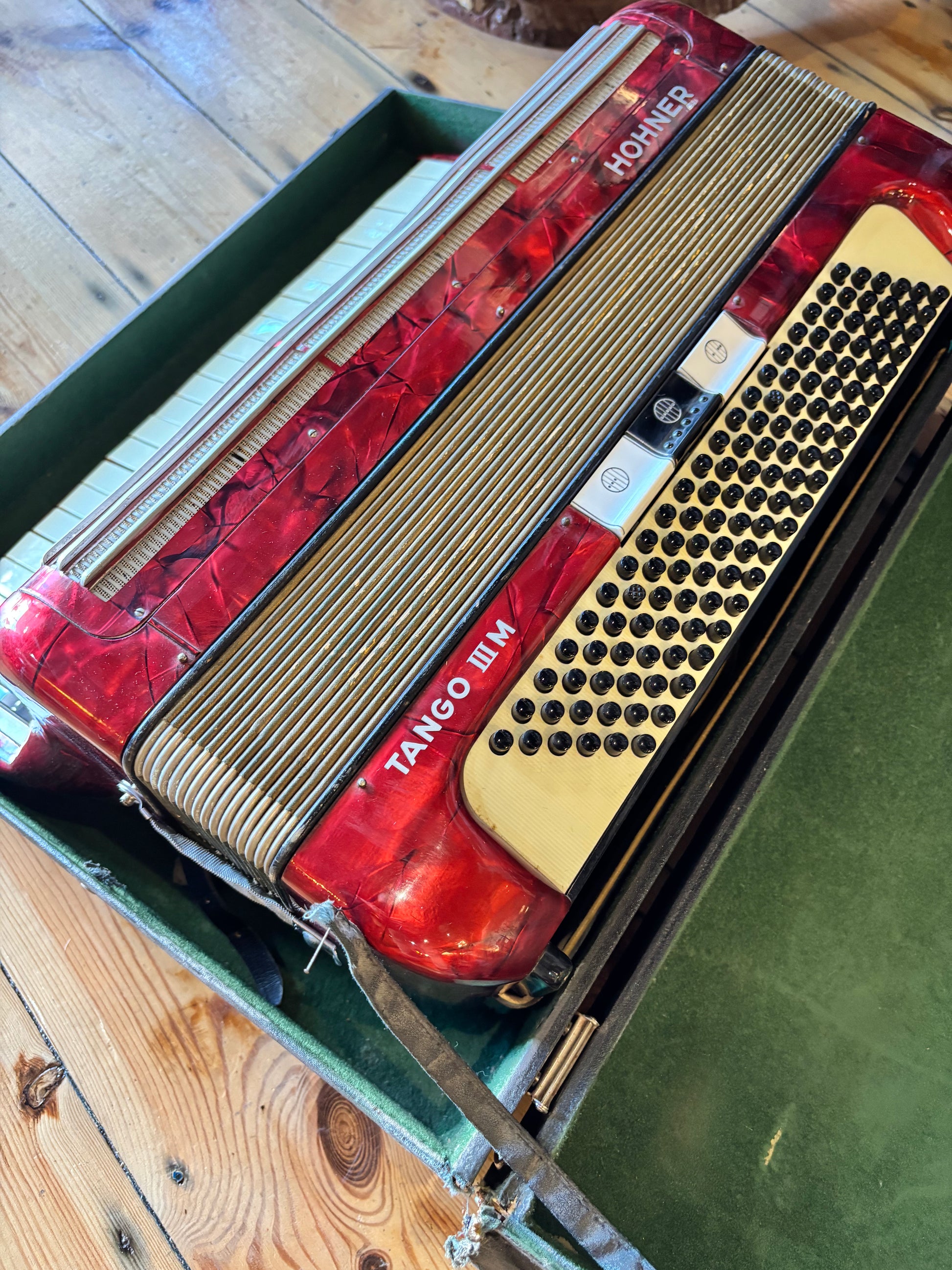 Hohner Tango III M Piano Accordion – La La Vintage Hohner Tango III M Piano Accordion – La La Vintage