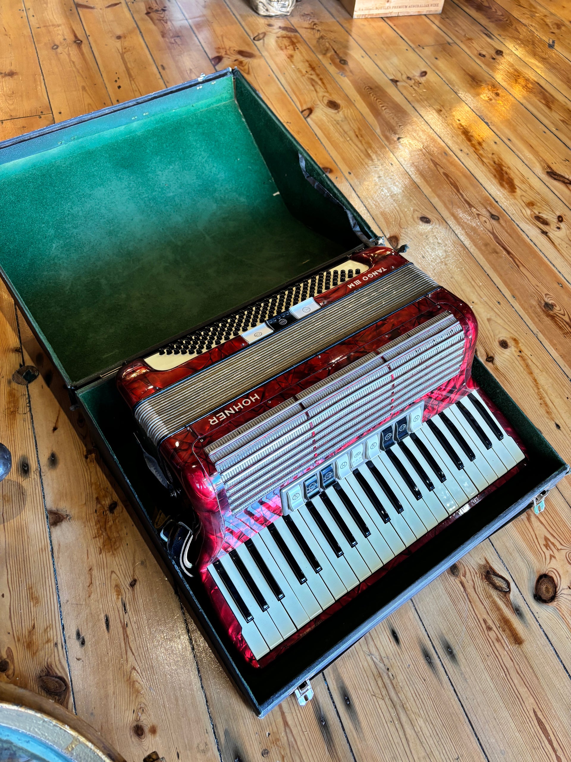 Hohner Tango III M Piano Accordion – La La Vintage