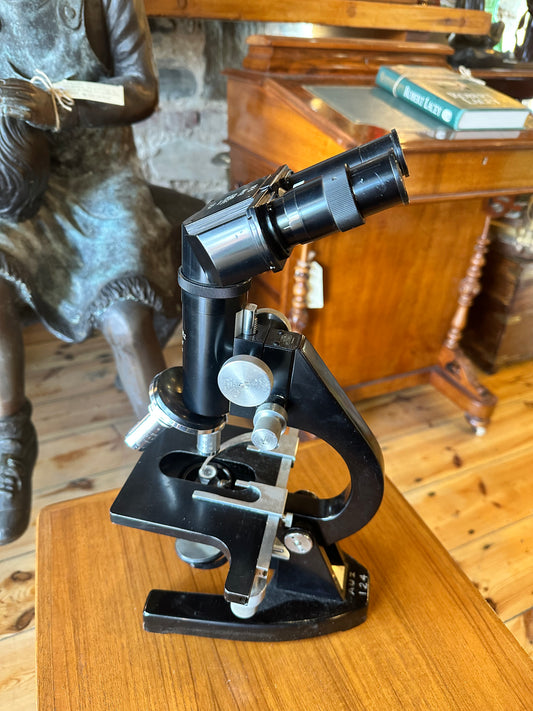 Leitz Binocular Microscope No: 469291 (1954) Germany