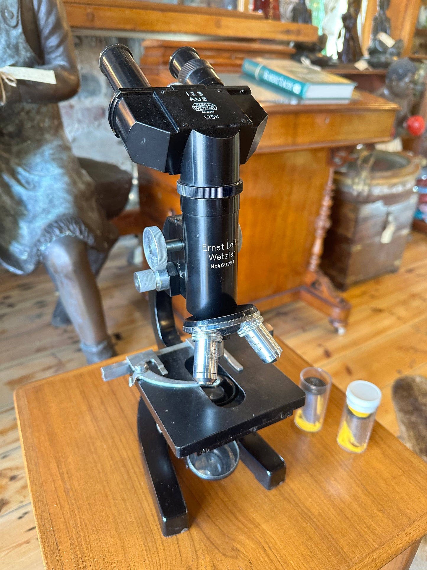 Leitz Binocular Microscope No: 469291 (1954) Germany