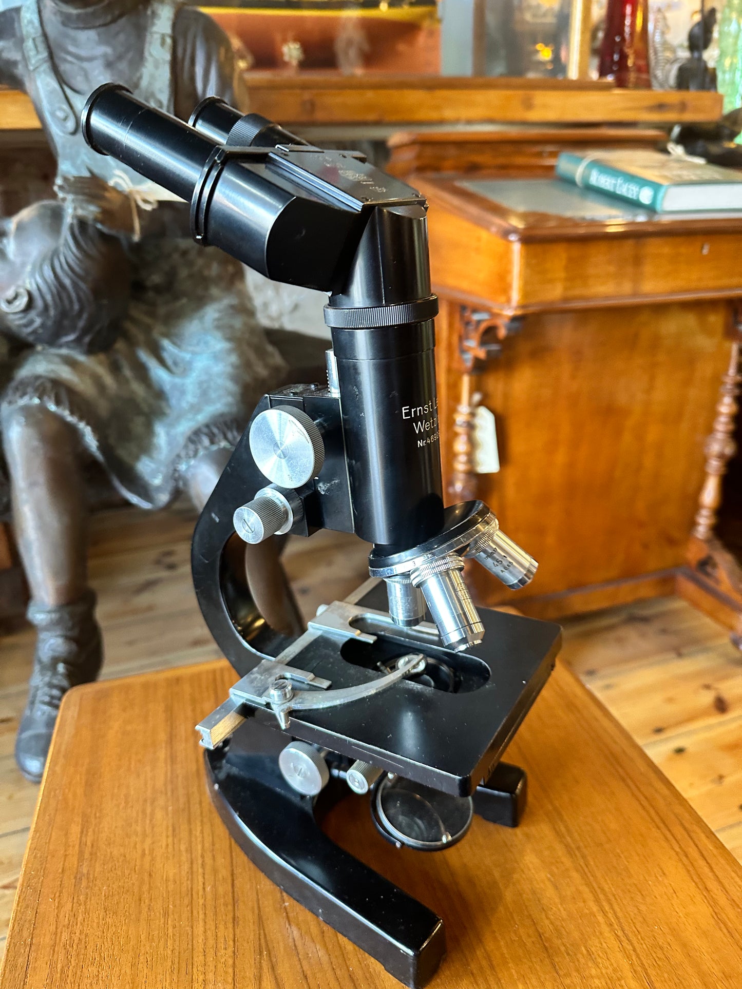 Leitz Binocular Microscope No: 469291 (1954) Germany