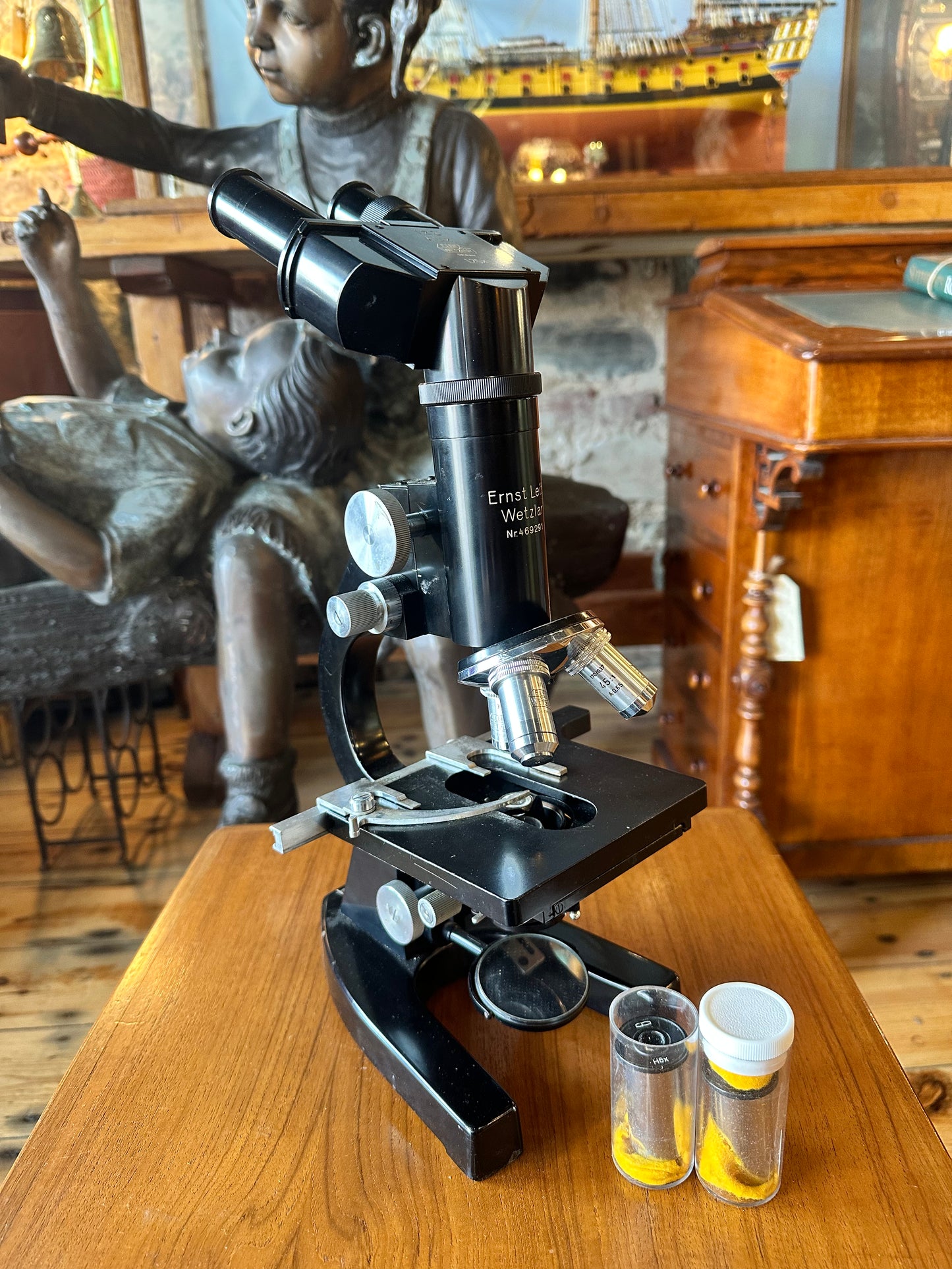 Leitz Binocular Microscope No: 469291 (1954) Germany