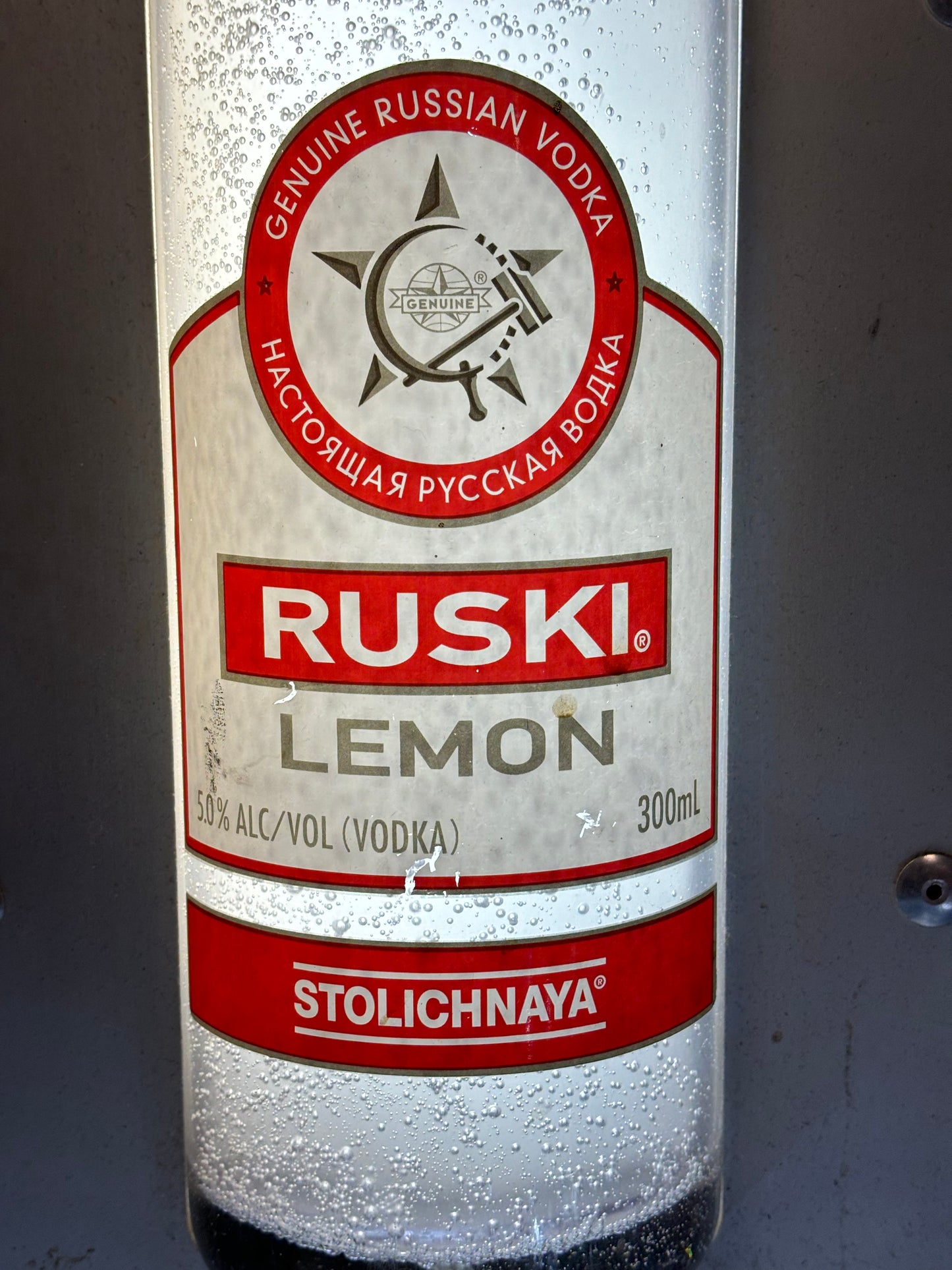 Stolichnaya Lemon Ruski Illuminated Bubbling Advertising Vodka Display Wall Hung Bar Sign