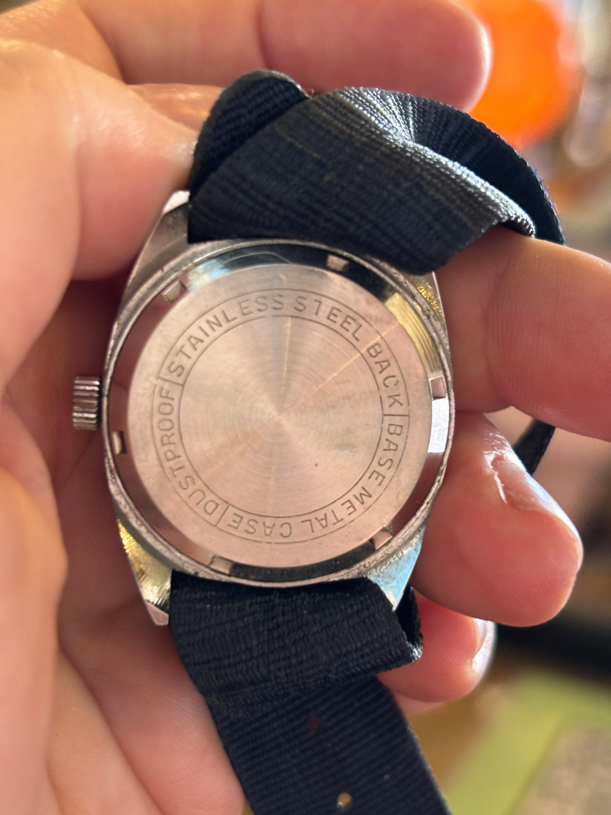 Vintage 1970s Poles 500 Mechanical Watch: Midnight Blue Crosshair Dial with Date