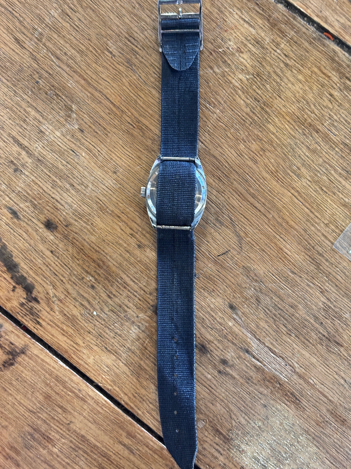 Vintage 1970s Poles 500 Mechanical Watch: Midnight Blue Crosshair Dial with Date