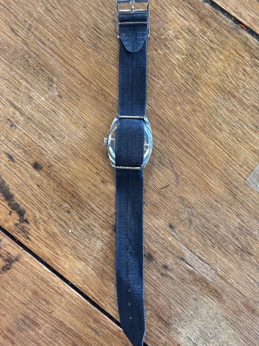 Vintage 1970s Poles 500 Mechanical Watch: Midnight Blue Crosshair Dial with Date