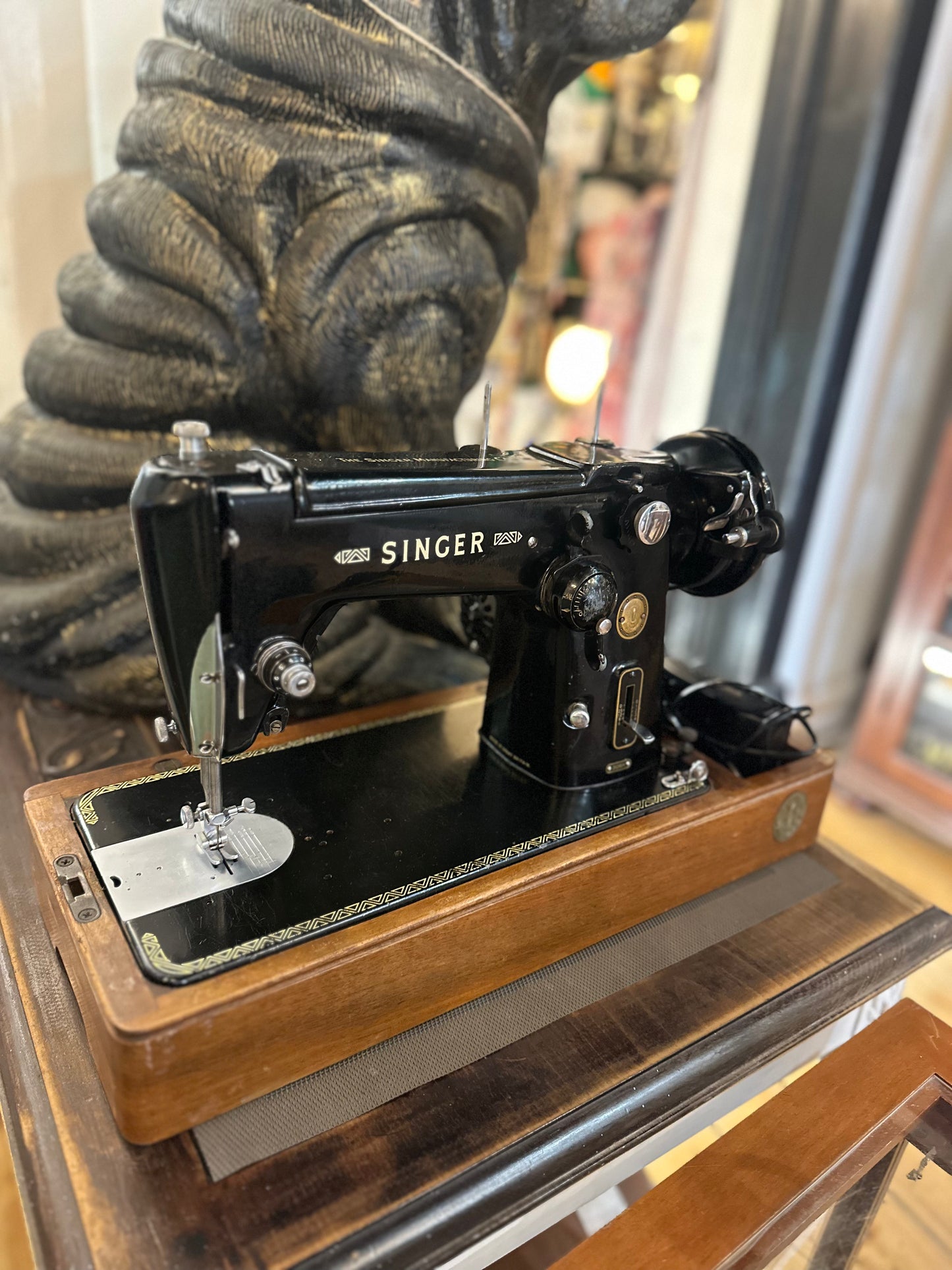 Vintage 1950s Singer 306K Sewing Machine with Timber Case | Kilbowie Scotland