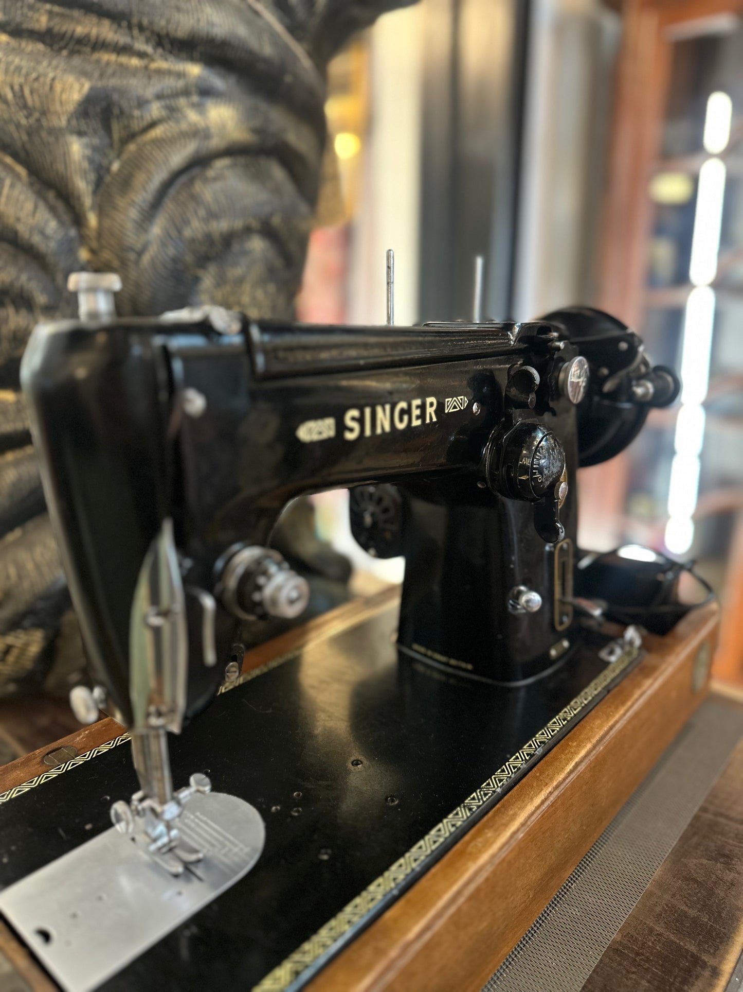 Vintage 1950s Singer 306K Sewing Machine with Timber Case | Kilbowie Scotland