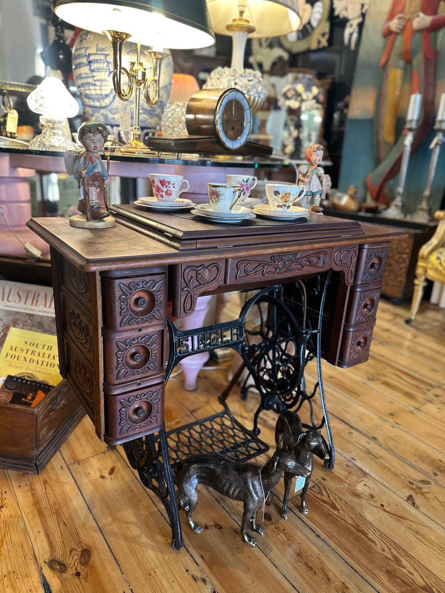 Antique 1906 Singer Treadle Sewing Machine Cabinet | 6-Drawer Embossed Oak Parlour Table in Fully Serviced Working Condition!