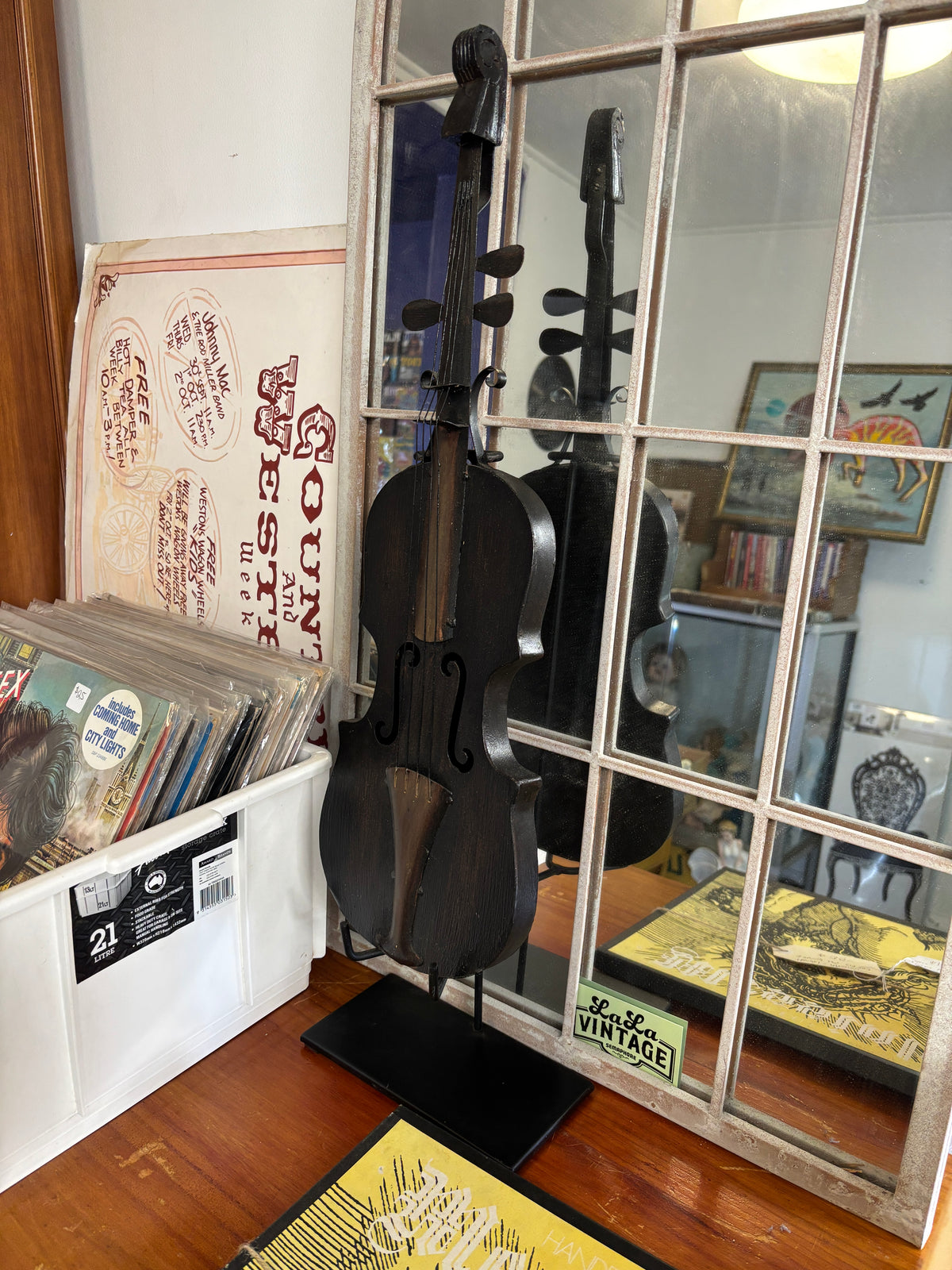 Metal Violin Decoration