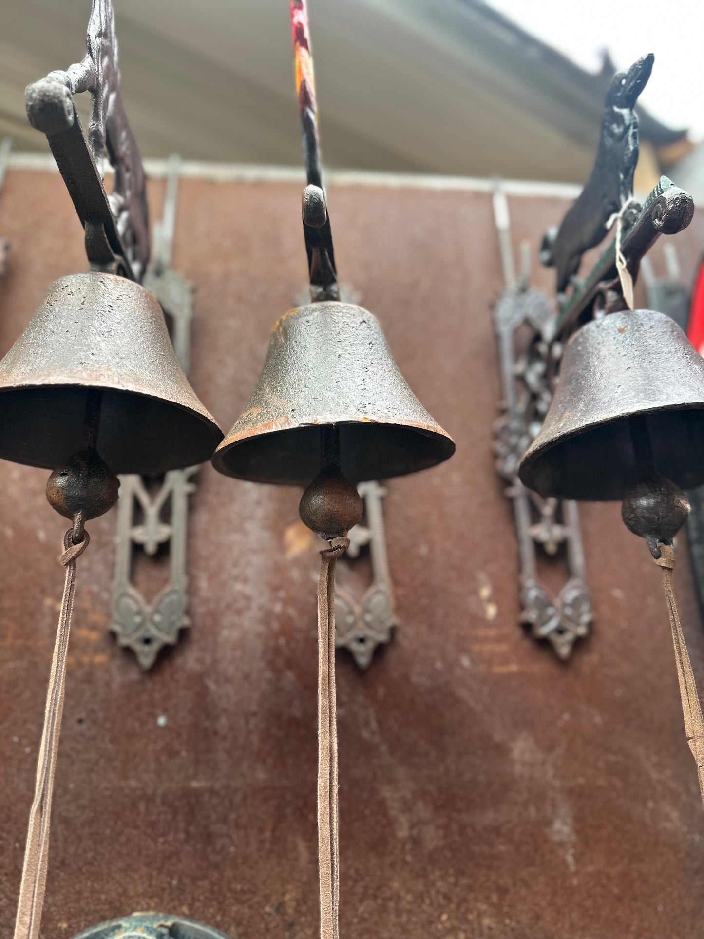 Vintage Style Cast Iron Rooster Dinner Bell | Rustic Painted Farmhouse Doorbell Reproduction