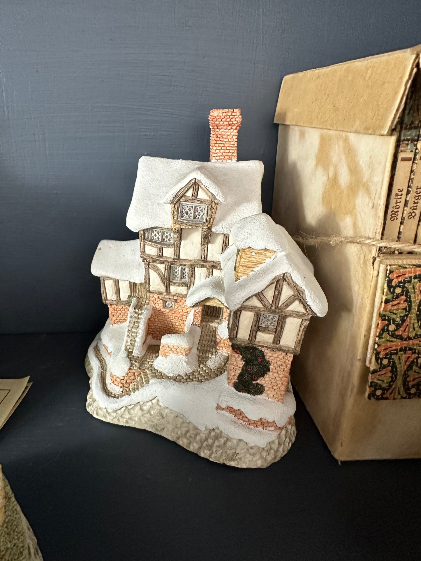 Vintage David Winter Cottage 1987 Ebenezer Scrooge's Counting House Christmas Collectible