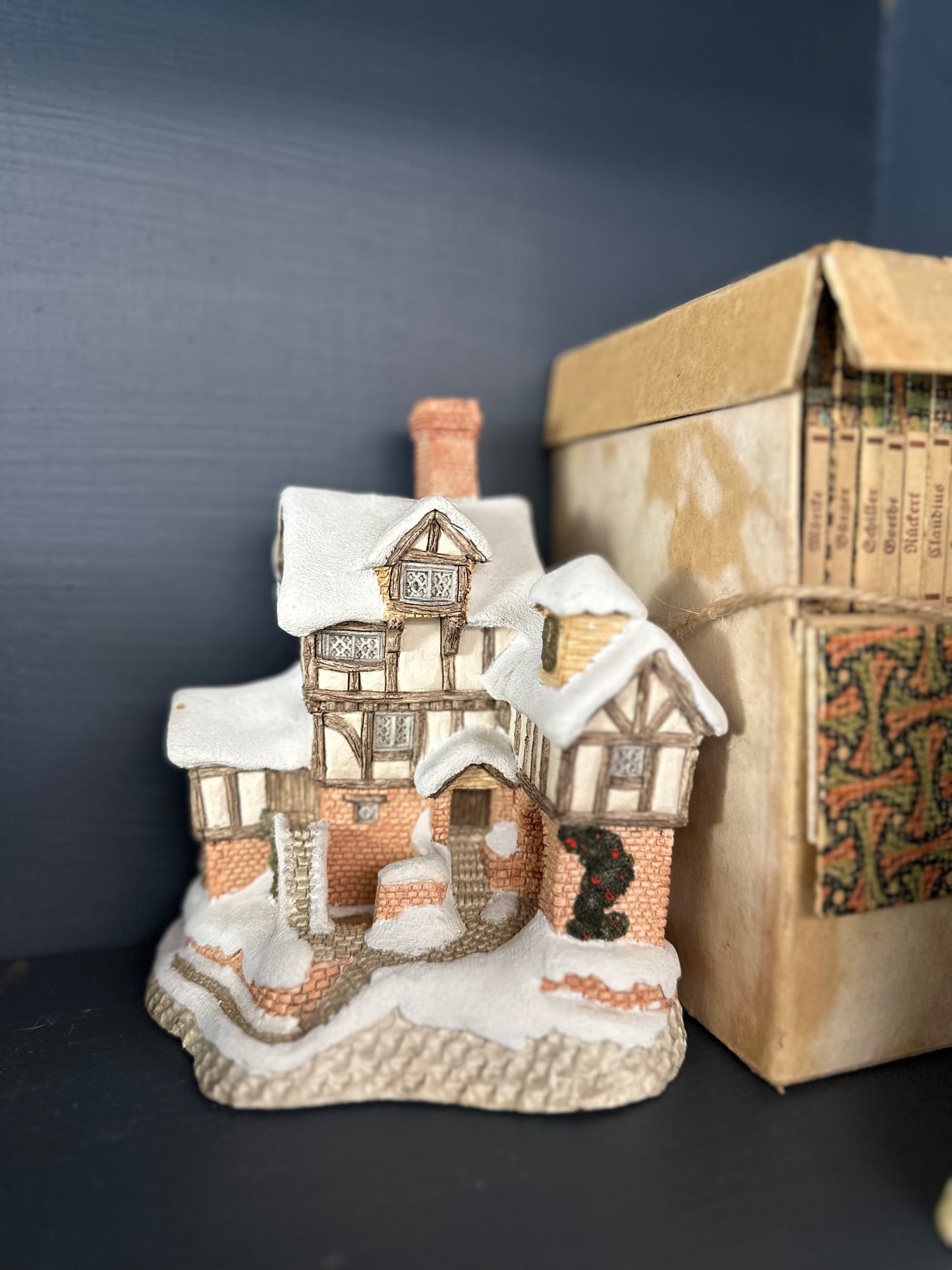Vintage David Winter Cottage 1987 Ebenezer Scrooge's Counting House Christmas Collectible
