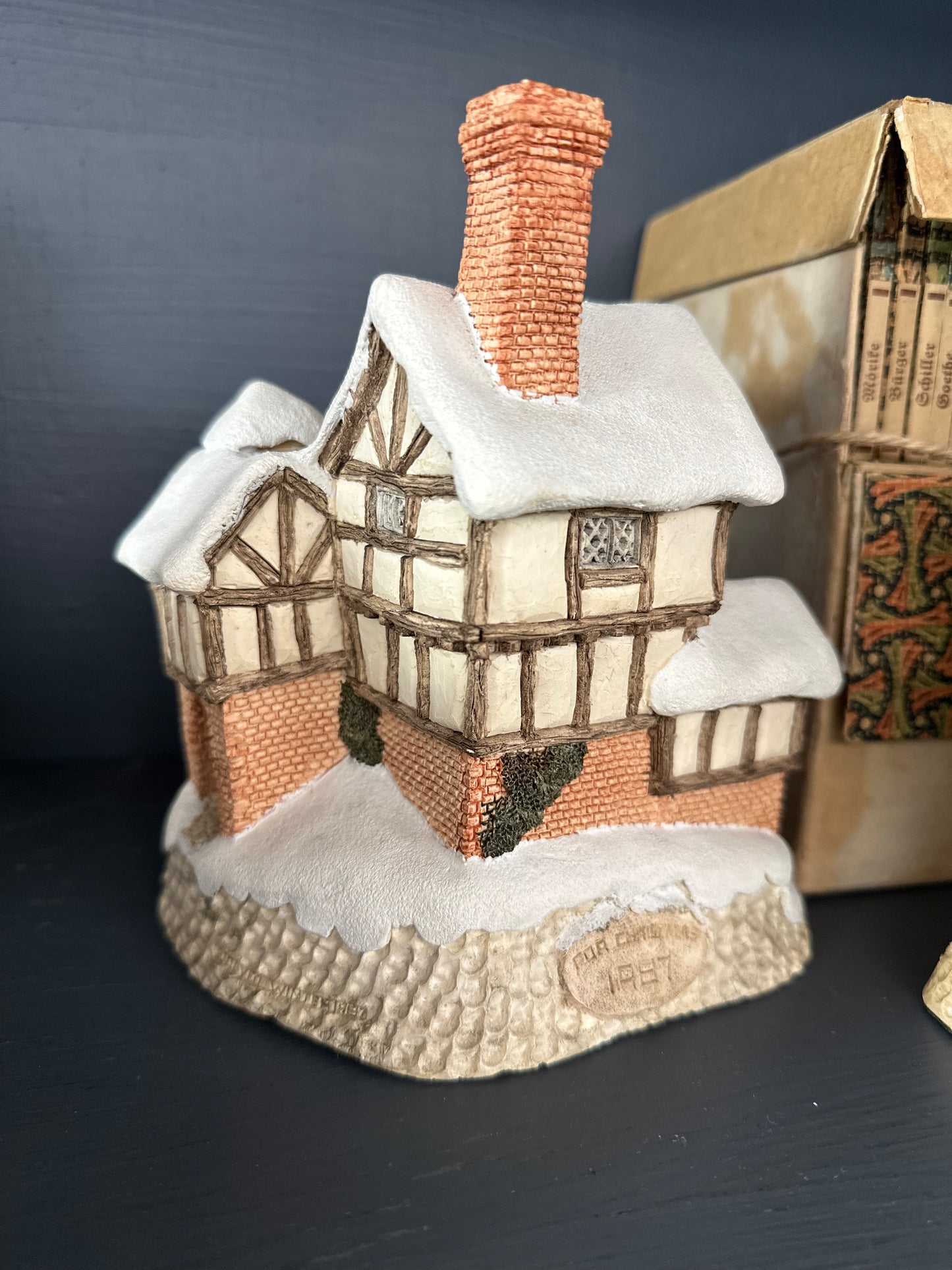 Vintage David Winter Cottage 1987 Ebenezer Scrooge's Counting House Christmas Collectible