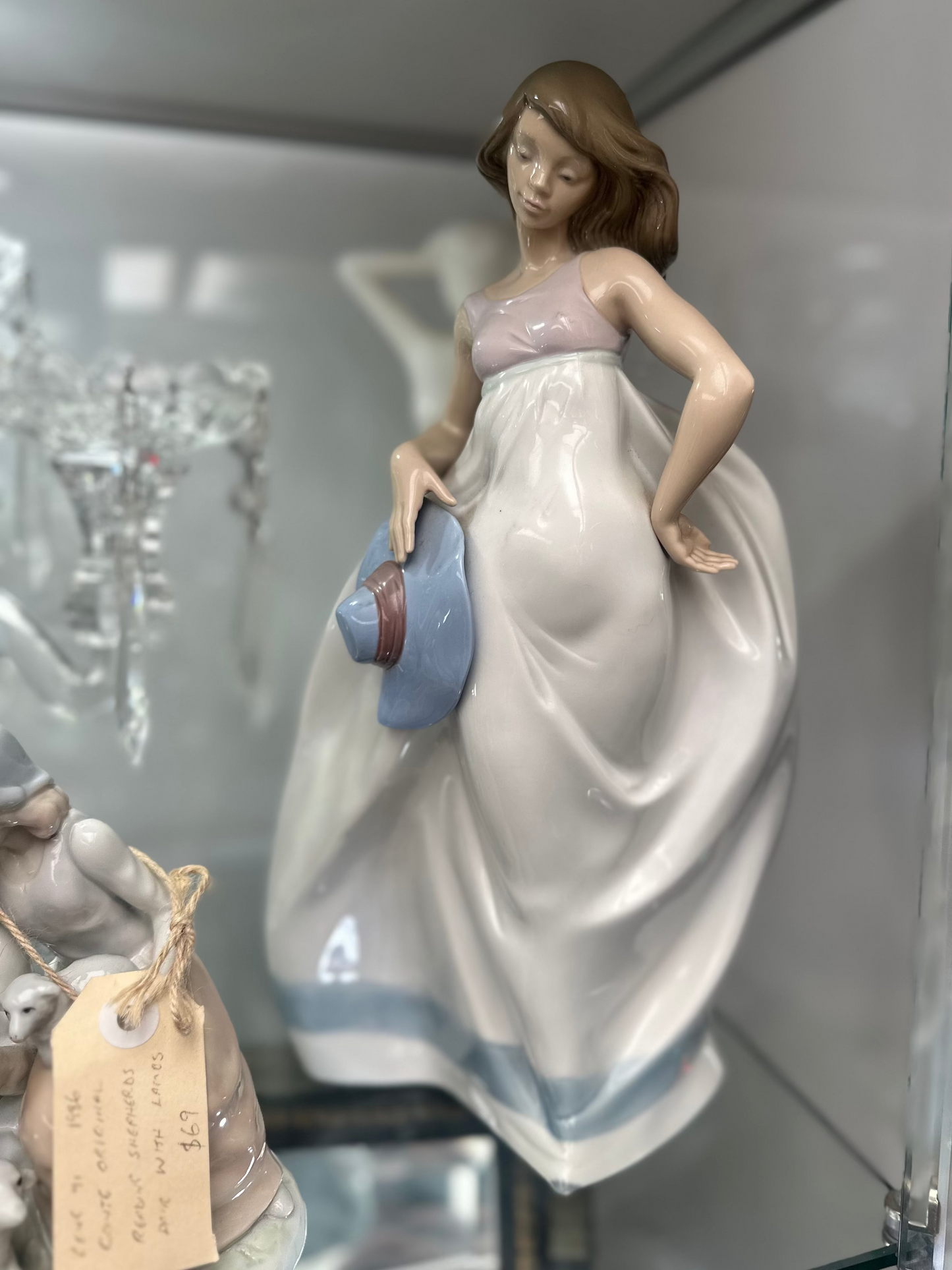 Vintage Nao by Lladró Spanish Porcelain Figurine - Elegant Girl/Young Woman Holding Sunhat (DAISA 1992)