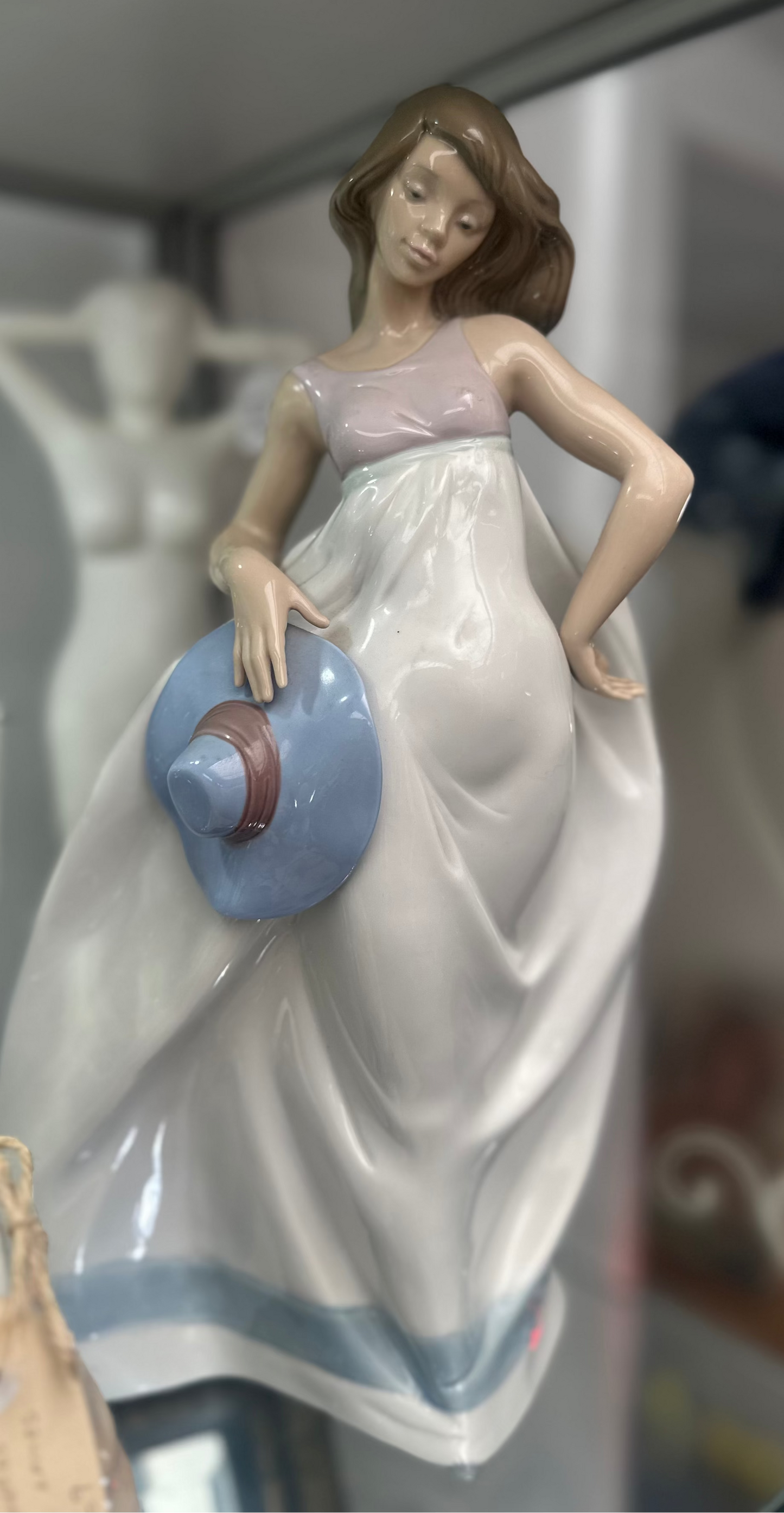 Vintage Nao by Lladró Spanish Porcelain Figurine - Elegant Girl/Young Woman Holding Sunhat (DAISA 1992)