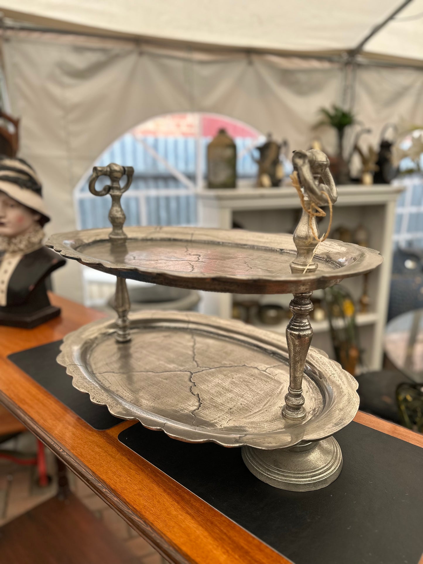 Vintage Style Silver 2-Tier Buffet Server – Scalloped Edge Tiered Serving Tray – Ornate High Tea & Cupcake Display Stand