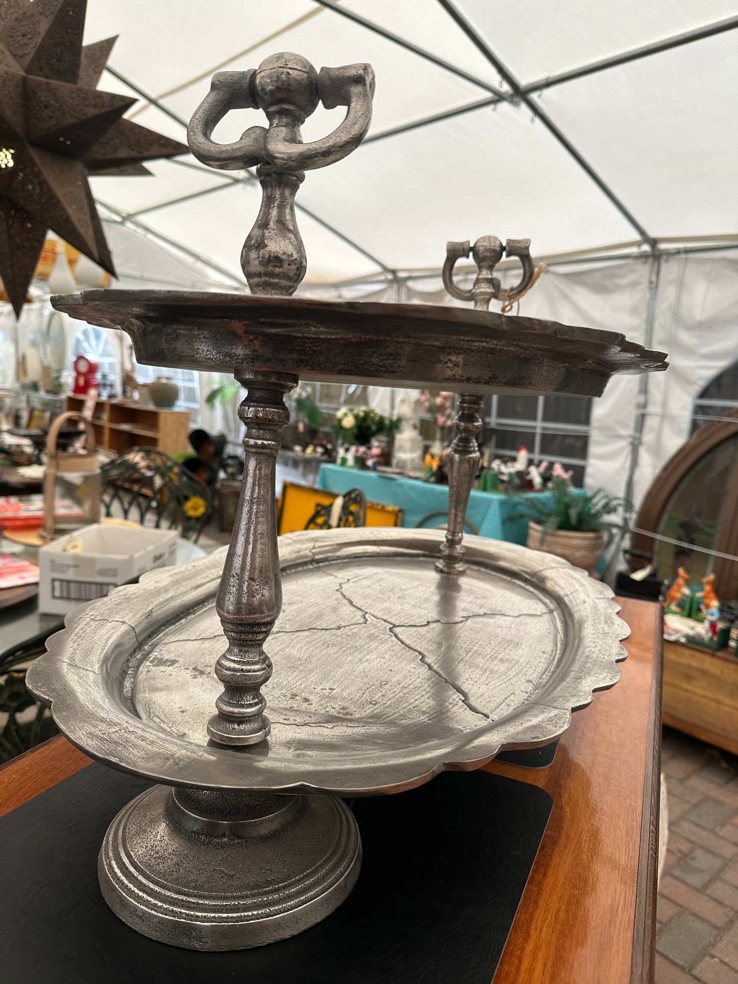 Vintage Style Silver 2-Tier Buffet Server – Scalloped Edge Tiered Serving Tray – Ornate High Tea & Cupcake Display Stand