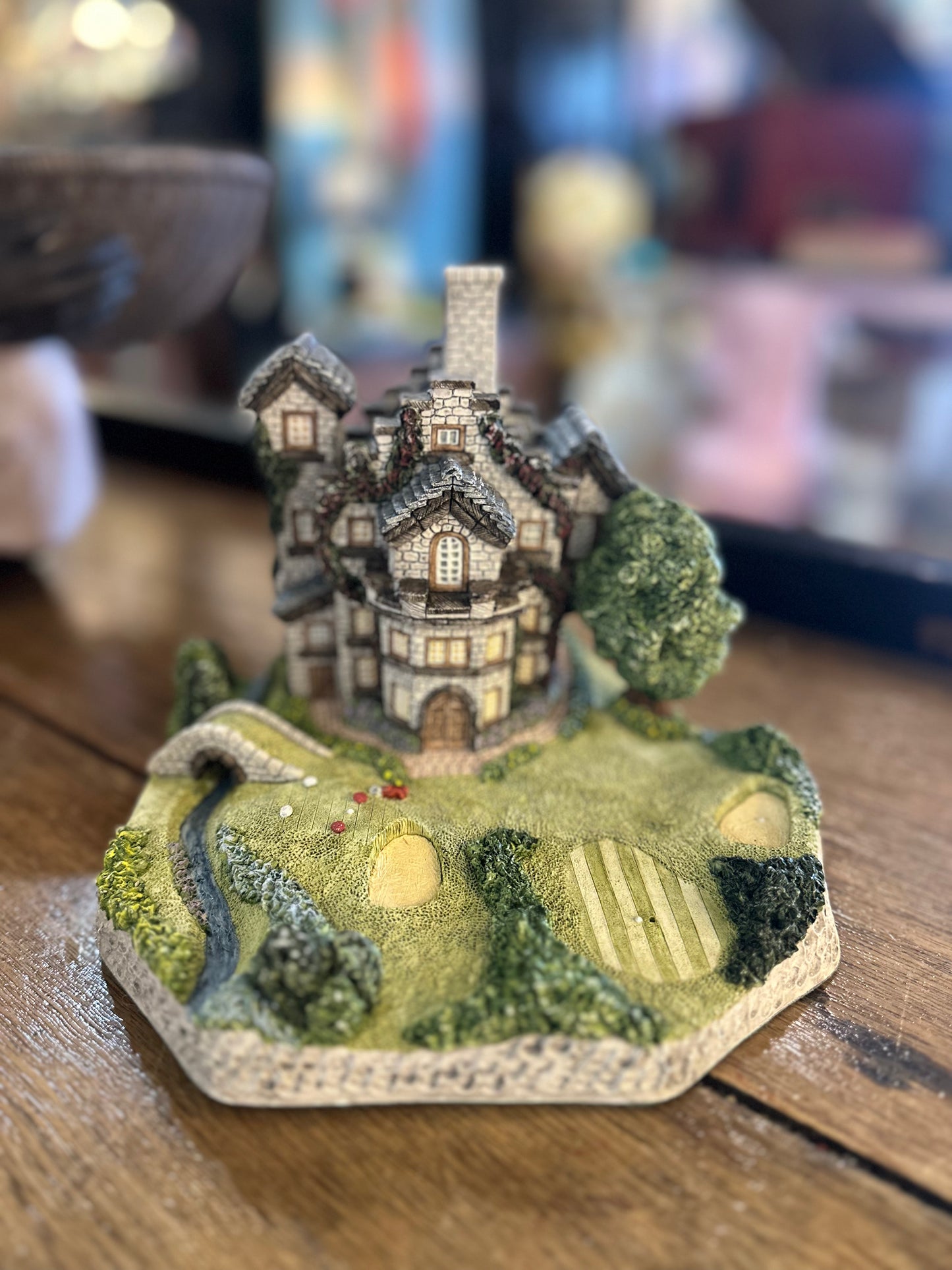 Vintage David Winter Golf Clubhouse 1995 | Hand-Painted British Cottage Figurine | John Hine Studios Great Britain