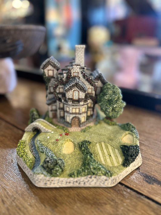 Vintage David Winter Golf Clubhouse 1995 | Hand-Painted British Cottage Figurine | John Hine Studios Great Britain