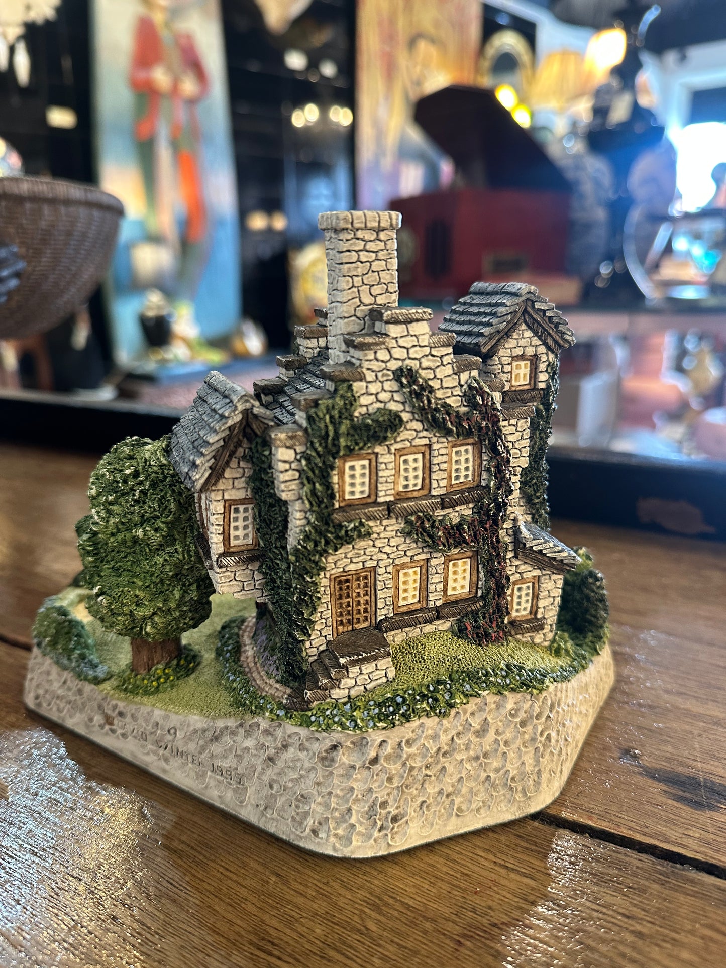 Vintage David Winter Golf Clubhouse 1995 | Hand-Painted British Cottage Figurine | John Hine Studios Great Britain