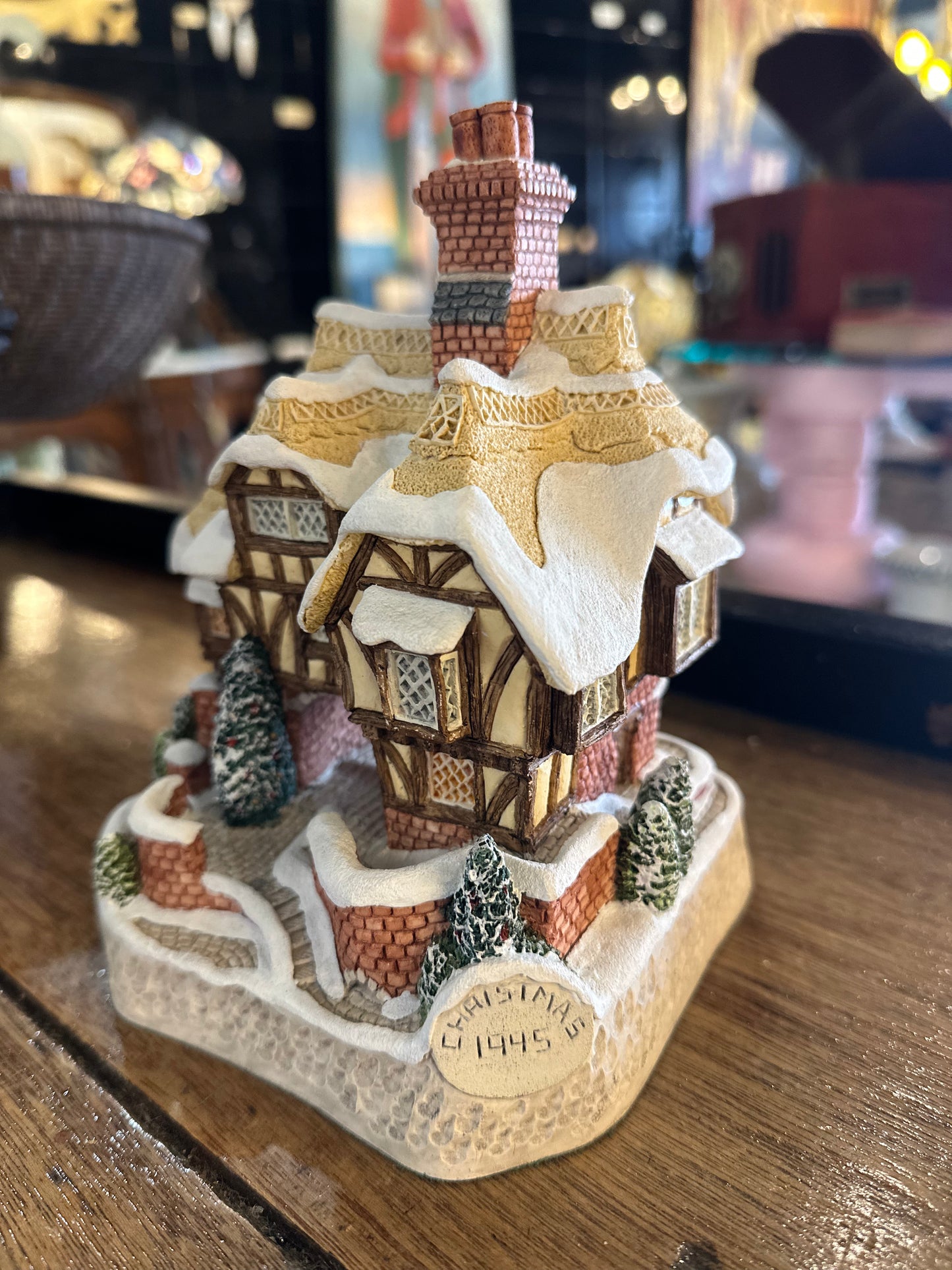 David Winter Miss Belle's Cottage 1995 Christmas Special Edition - Vintage British Miniature Sculpture John Hine Studios