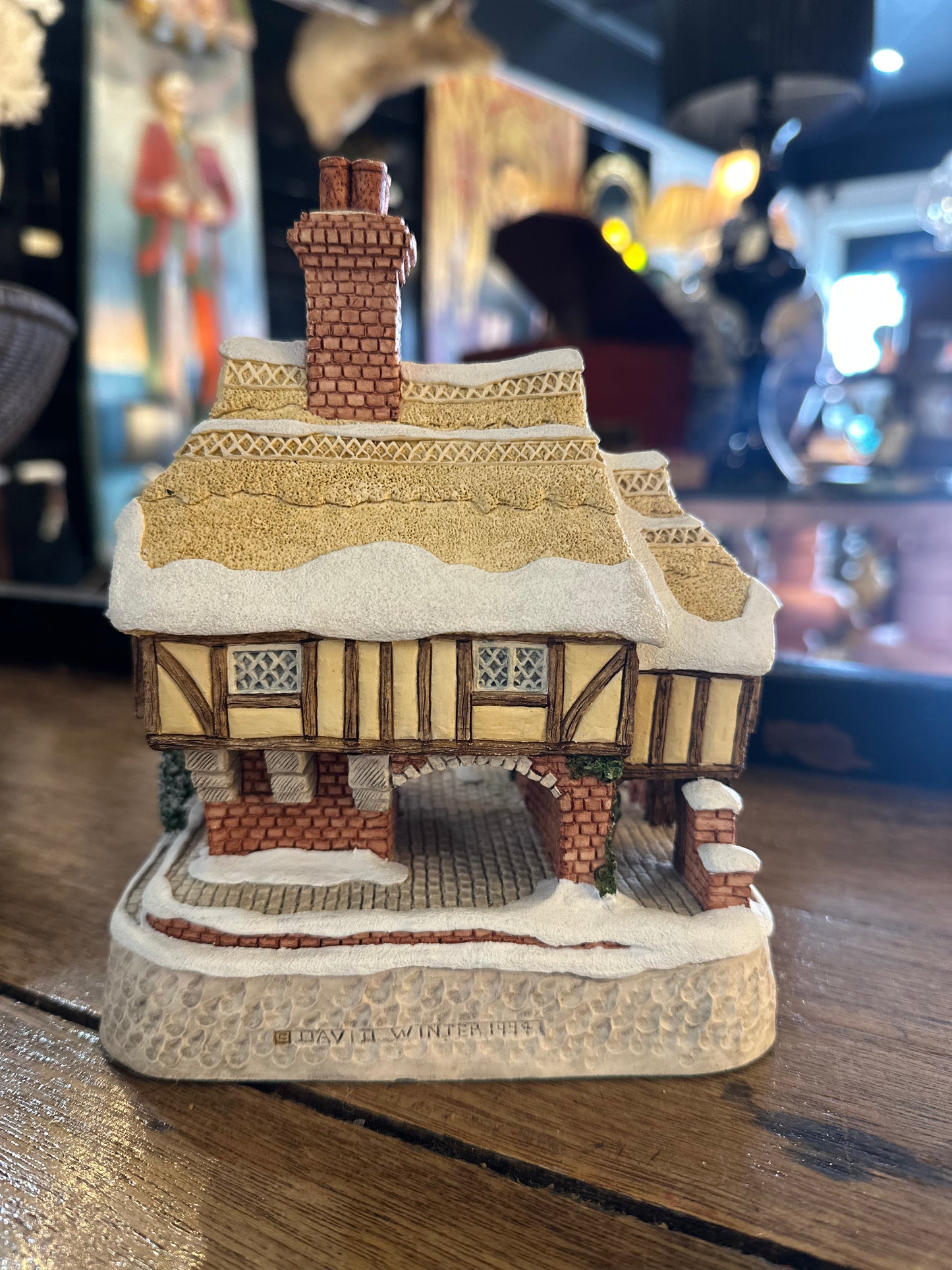 David Winter Miss Belle's Cottage 1995 Christmas Special Edition - Vintage British Miniature Sculpture John Hine Studios