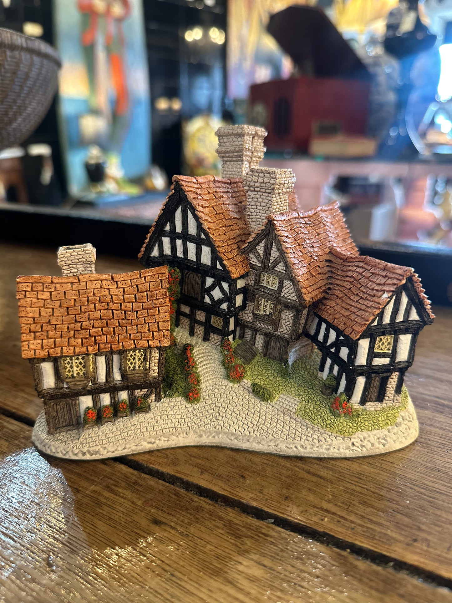 Vintage 1981 David Winter "Stratford House" Cottage – Hand-Painted John Hine Ltd England