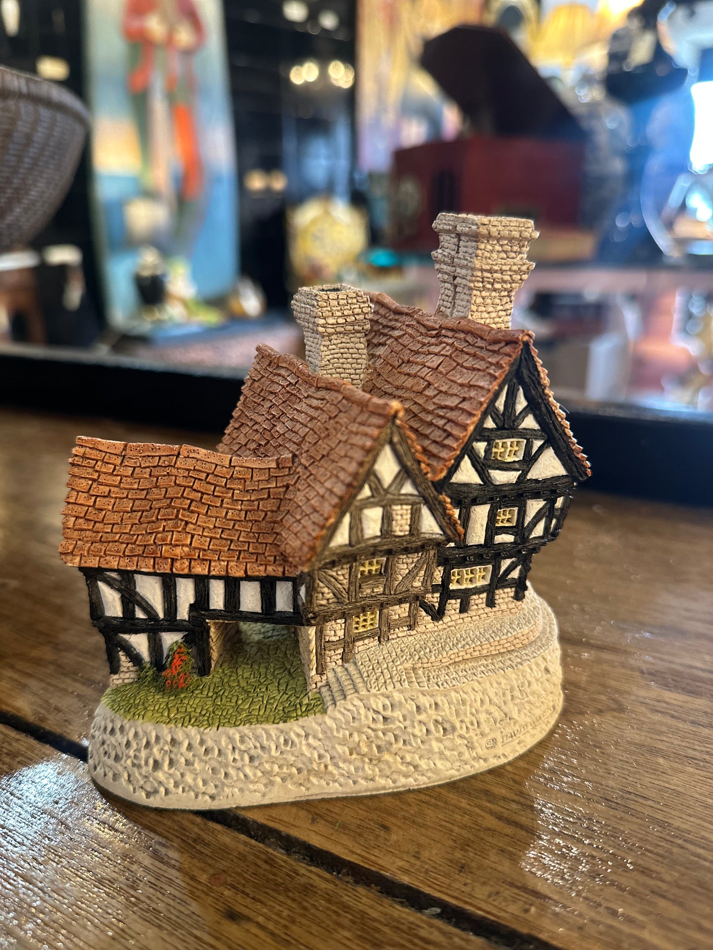 Vintage 1981 David Winter "Stratford House" Cottage – Hand-Painted John Hine Ltd England