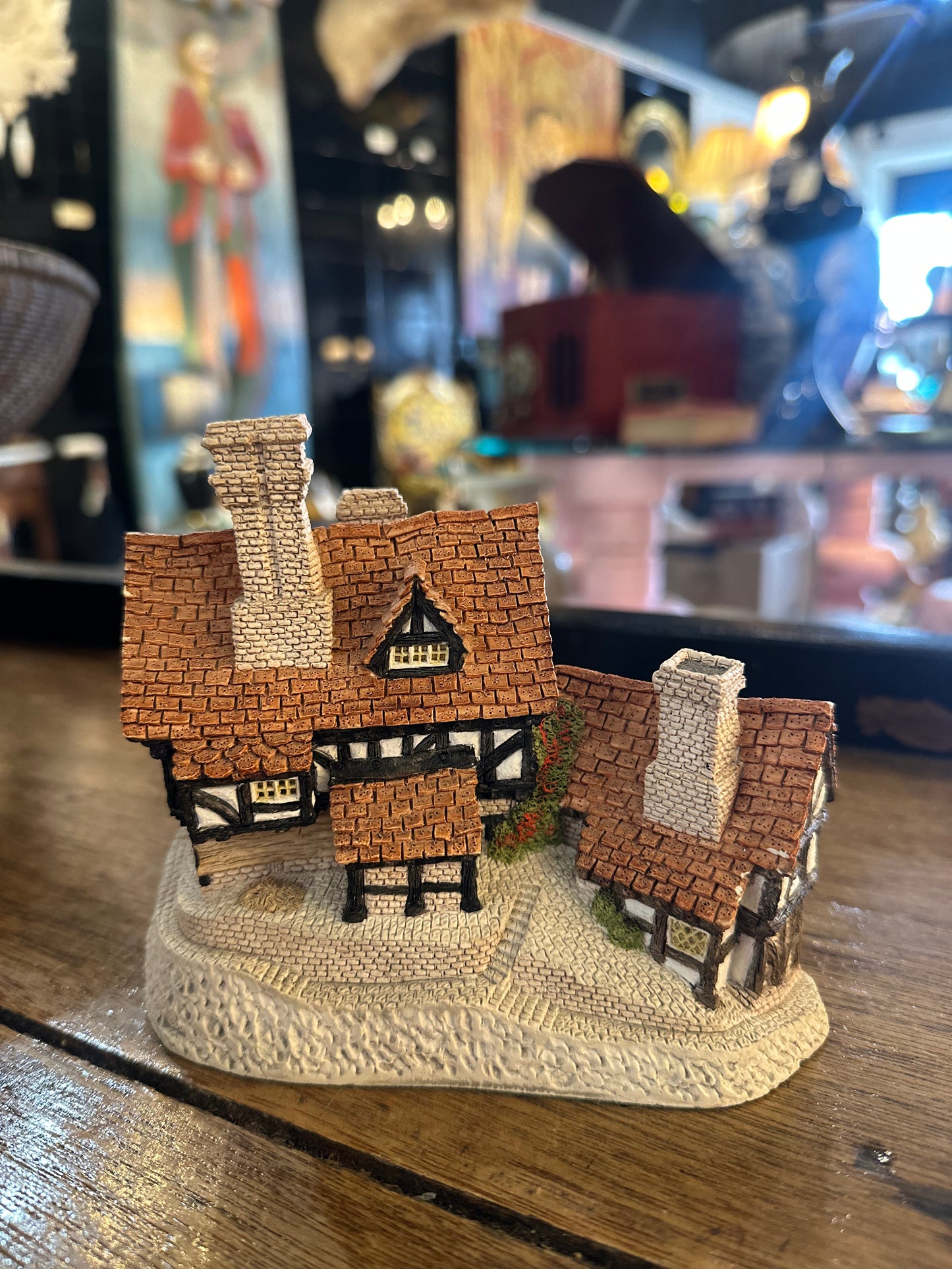 Vintage 1981 David Winter "Stratford House" Cottage – Hand-Painted John Hine Ltd England