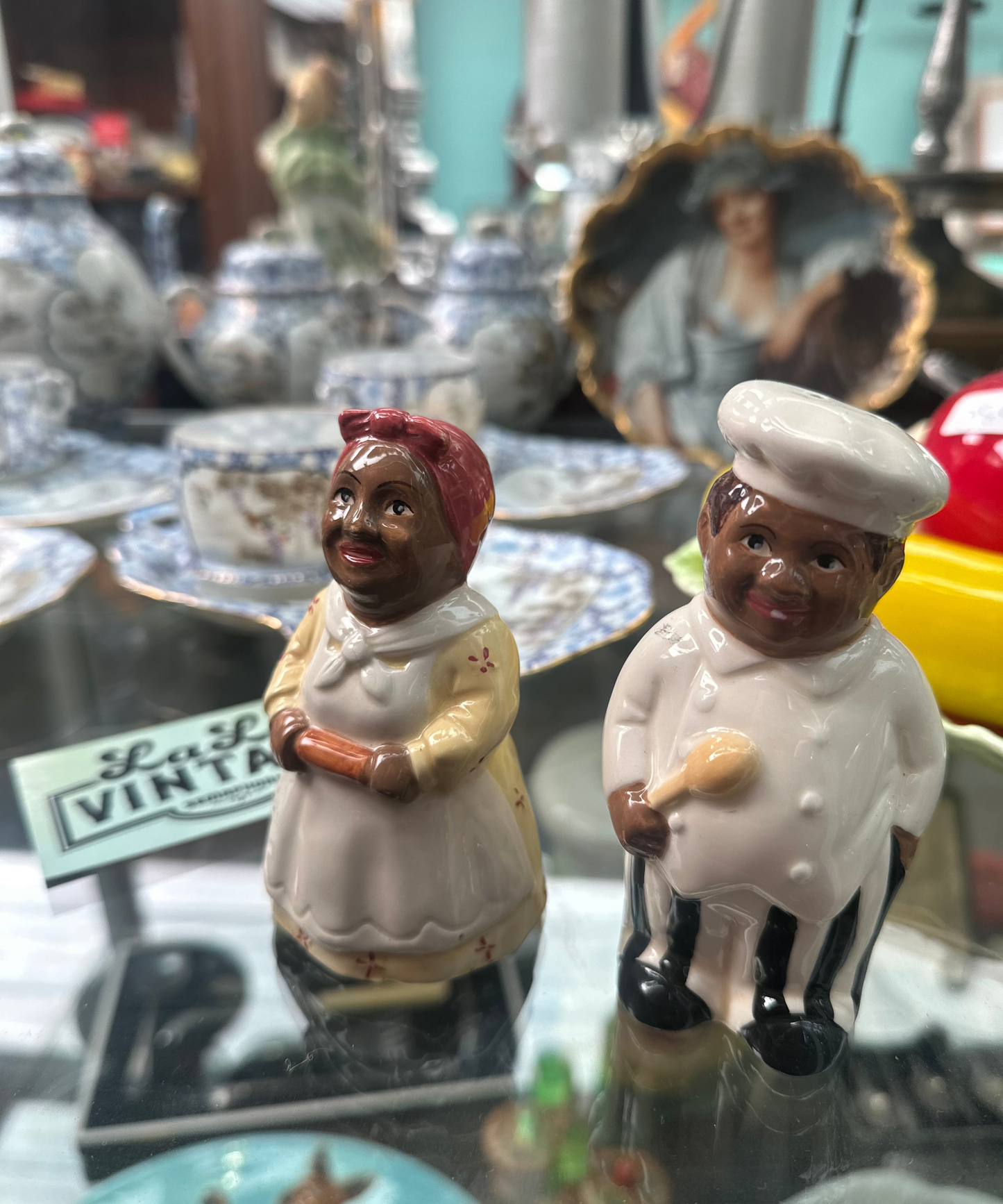 Retro style Chef and Grandma Salt and Pepper Shaker Set - Hand-Painted Ceramic Kitchen Decor - Cute Novelty Gift