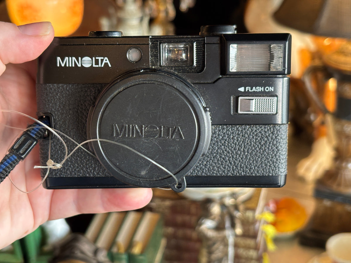 Minolta Hi-Matic GF (black) with original cap and soft case