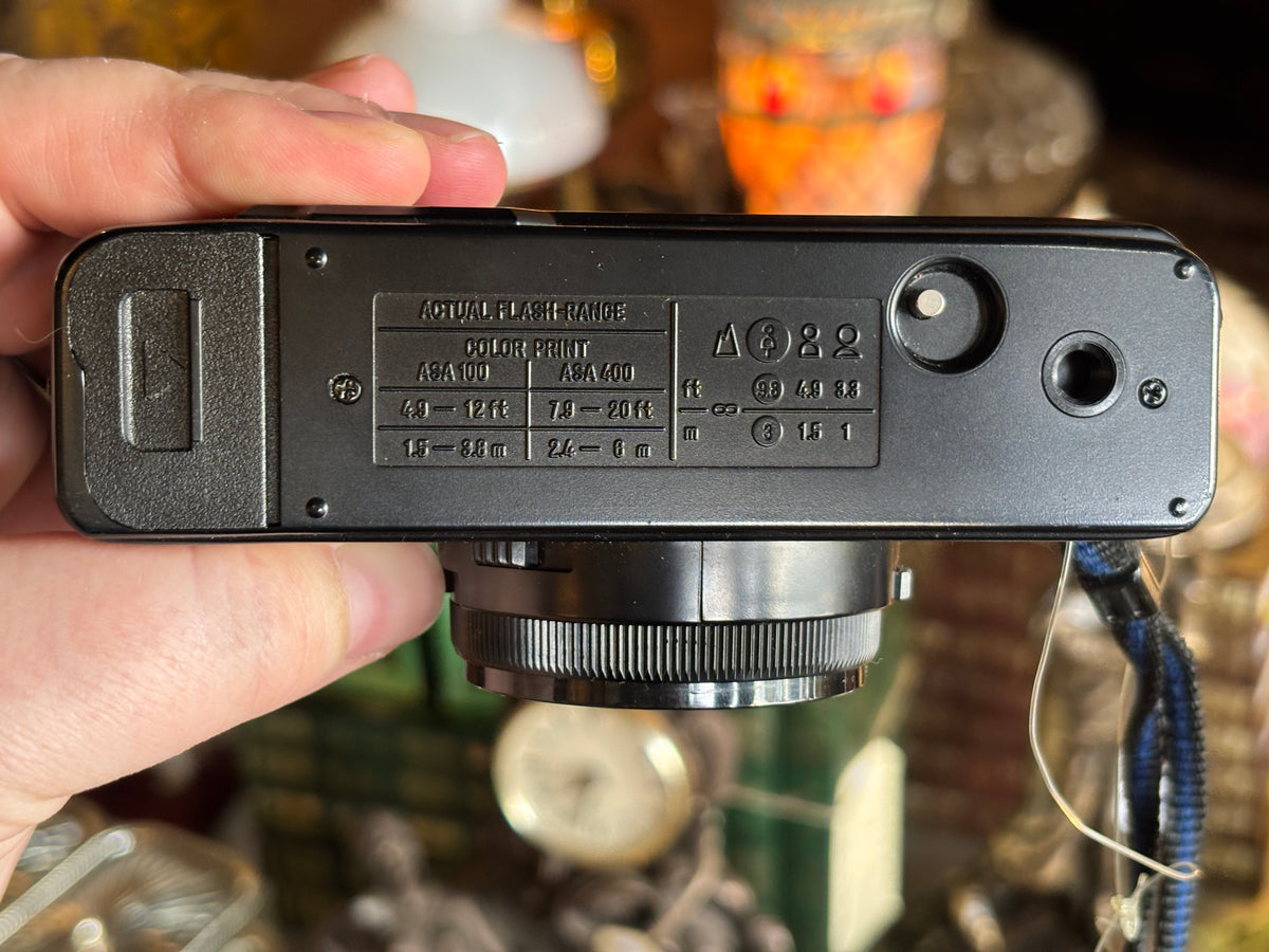 Minolta Hi-Matic GF (black) with original cap and soft case