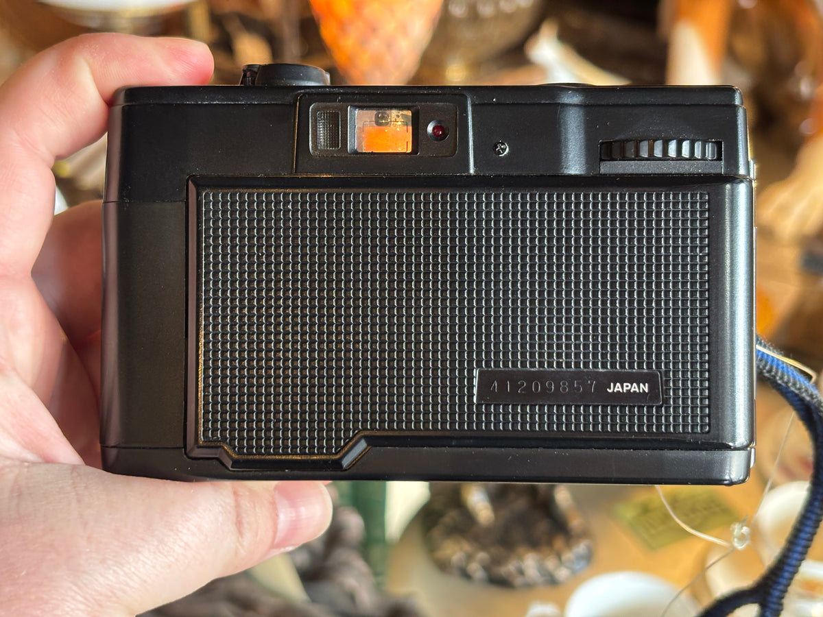 Minolta Hi-Matic GF (black) with original cap and soft case