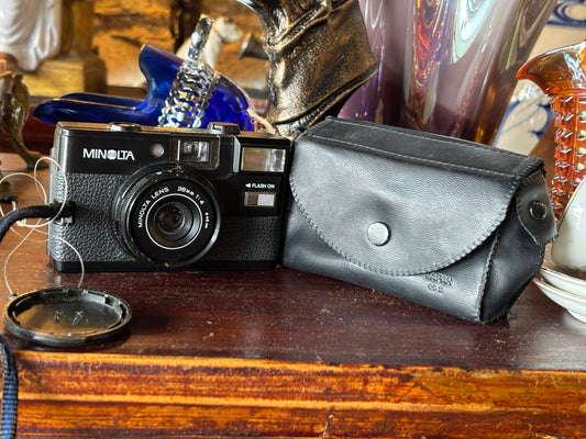 Minolta Hi-Matic GF (black) with original cap and soft case