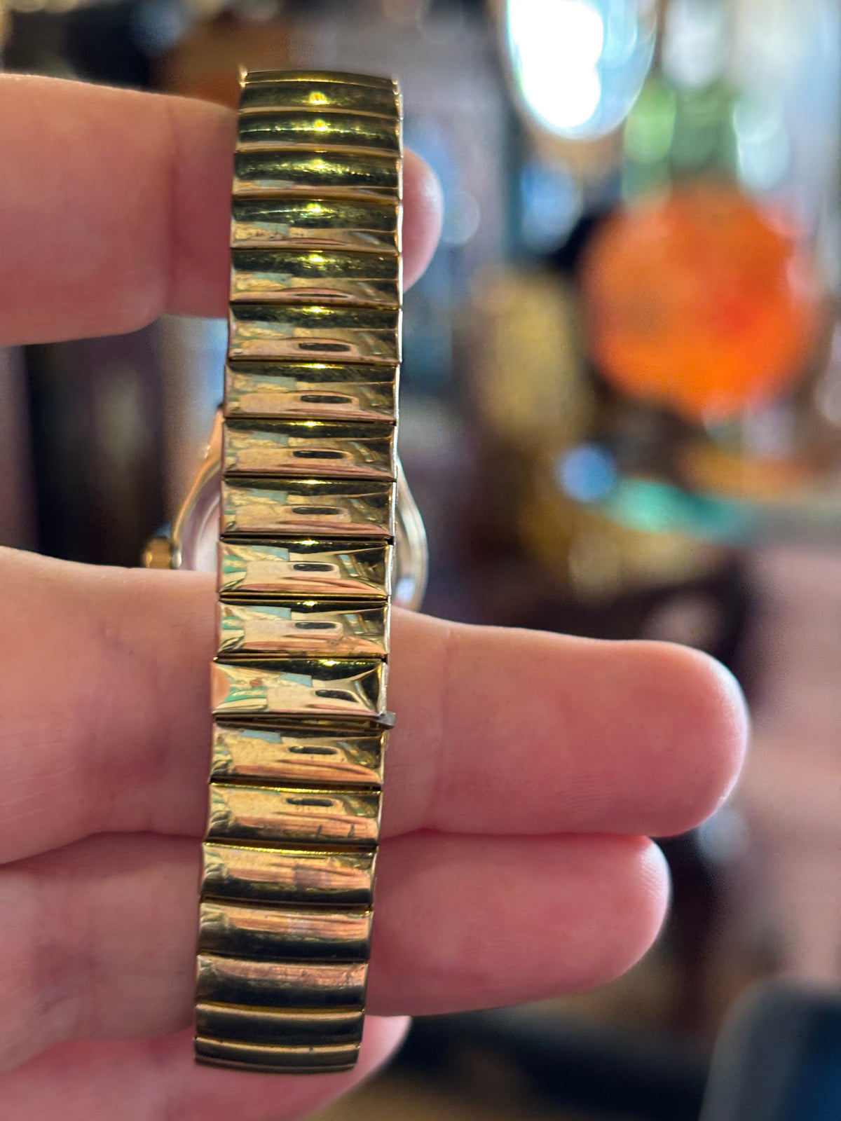 Classic Gold-Tone Ladies Quartz Watch with Expanding Bracelet – Firenze