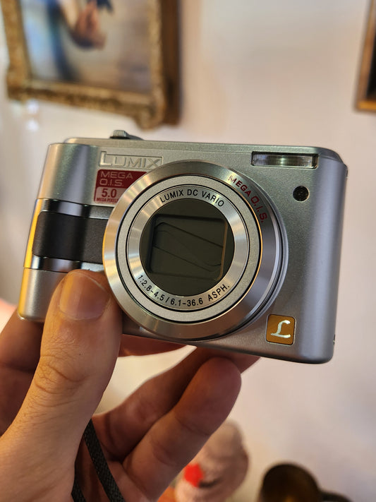 Panasonic Lumix DMC-LZ3 - Compact Digital Camera with Mega O.I.S. Stabilisation